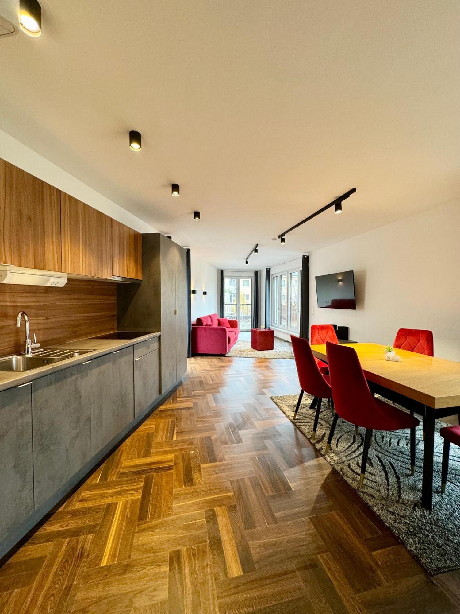 Appartement Moeblierte + Parkplatz Und Terrasse